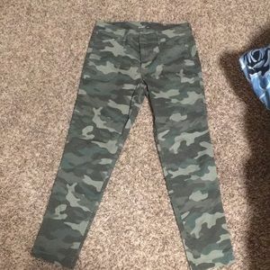 Old Navy pixie cut camo pants